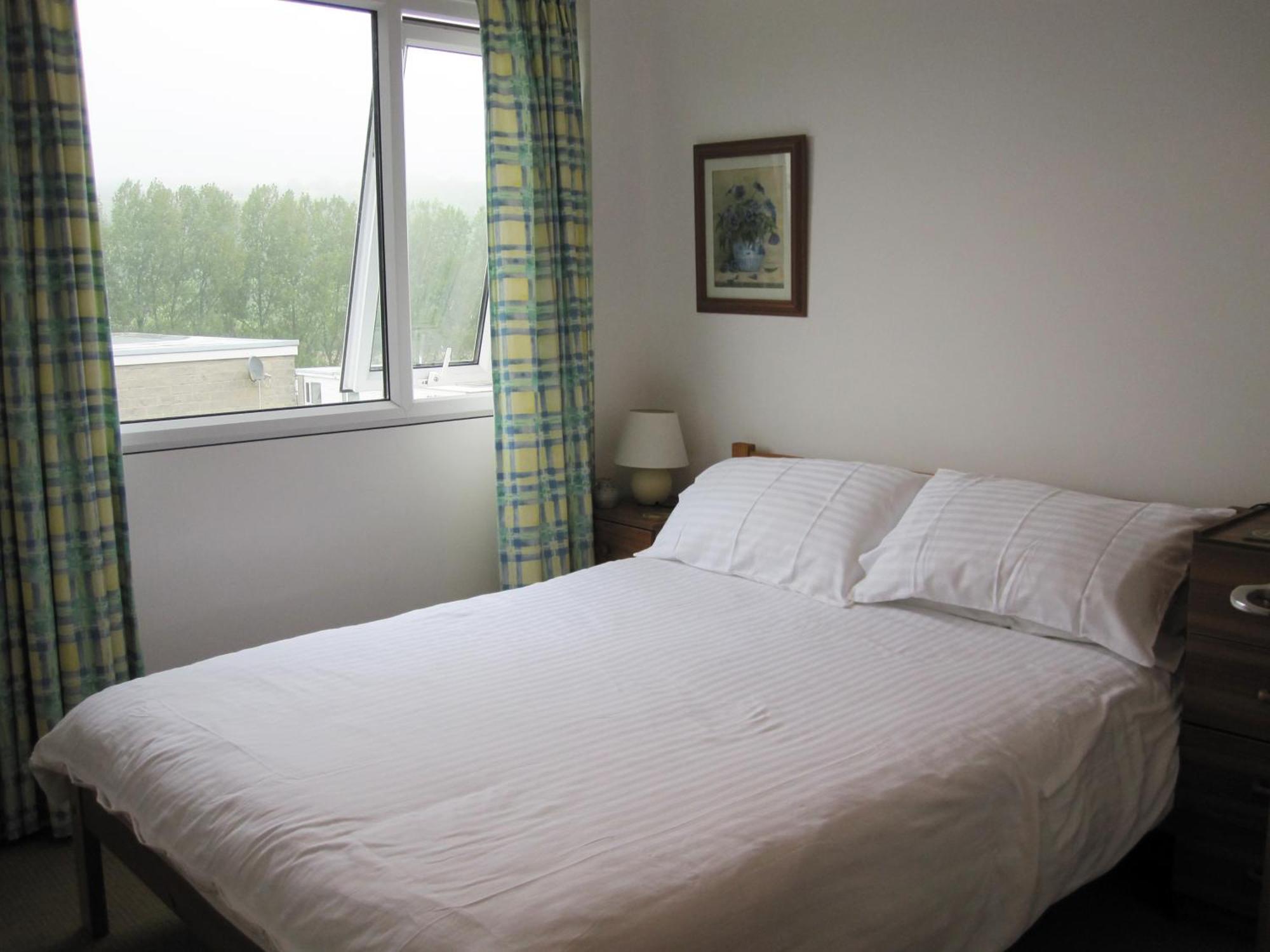 Freshwater Bay Holiday Cottages Пембрук Стая снимка