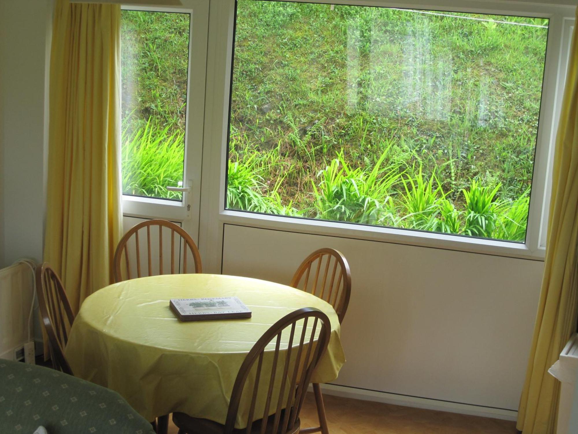 Freshwater Bay Holiday Cottages Пембрук Стая снимка
