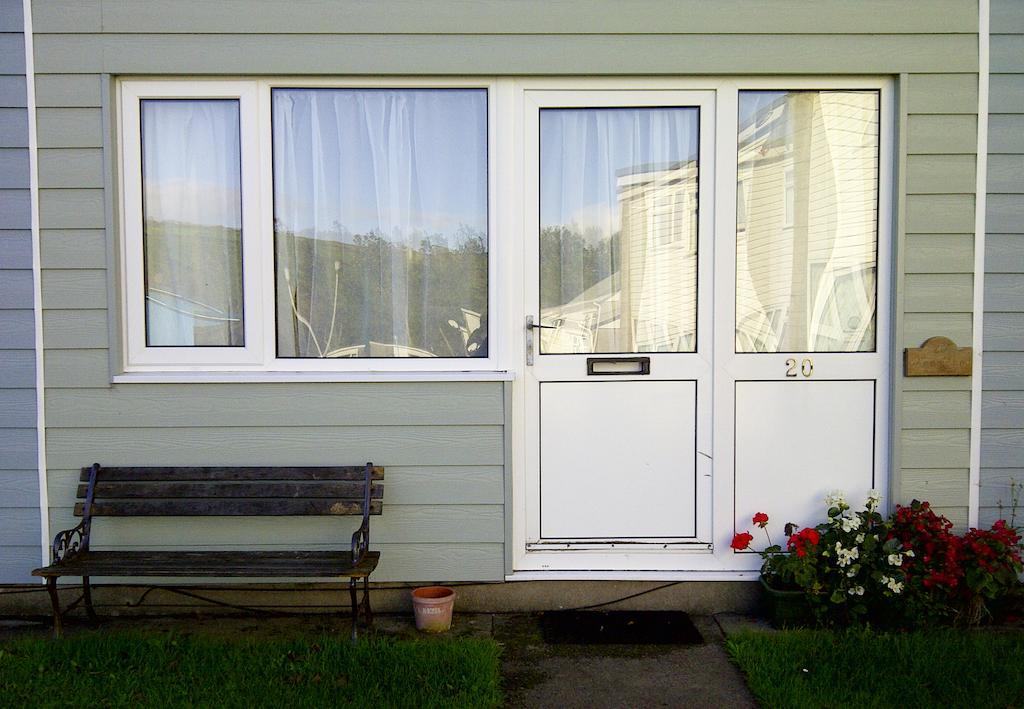 Freshwater Bay Holiday Cottages Пембрук Стая снимка